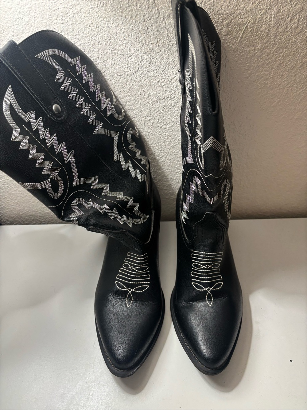 me too Black Western Embroidered Cowboy Boots